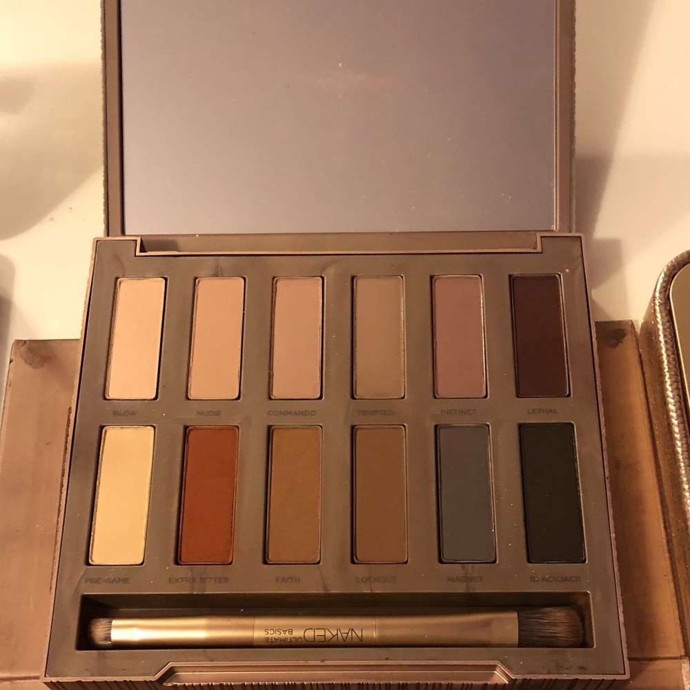 🦋Urban Decay Naked Ultimate Basics Palette🦋